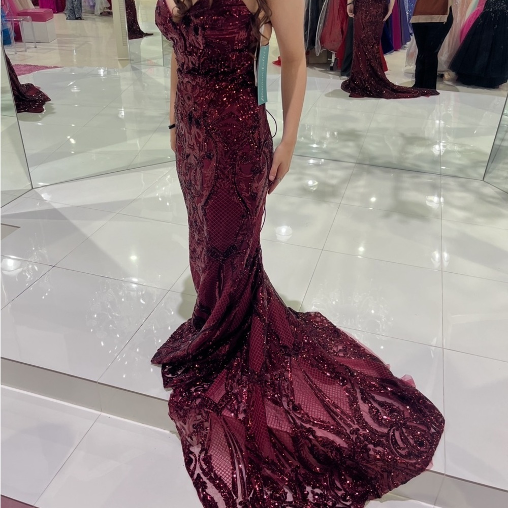 Elegant Red Sequin Evening Gown - Picture 2 of 5